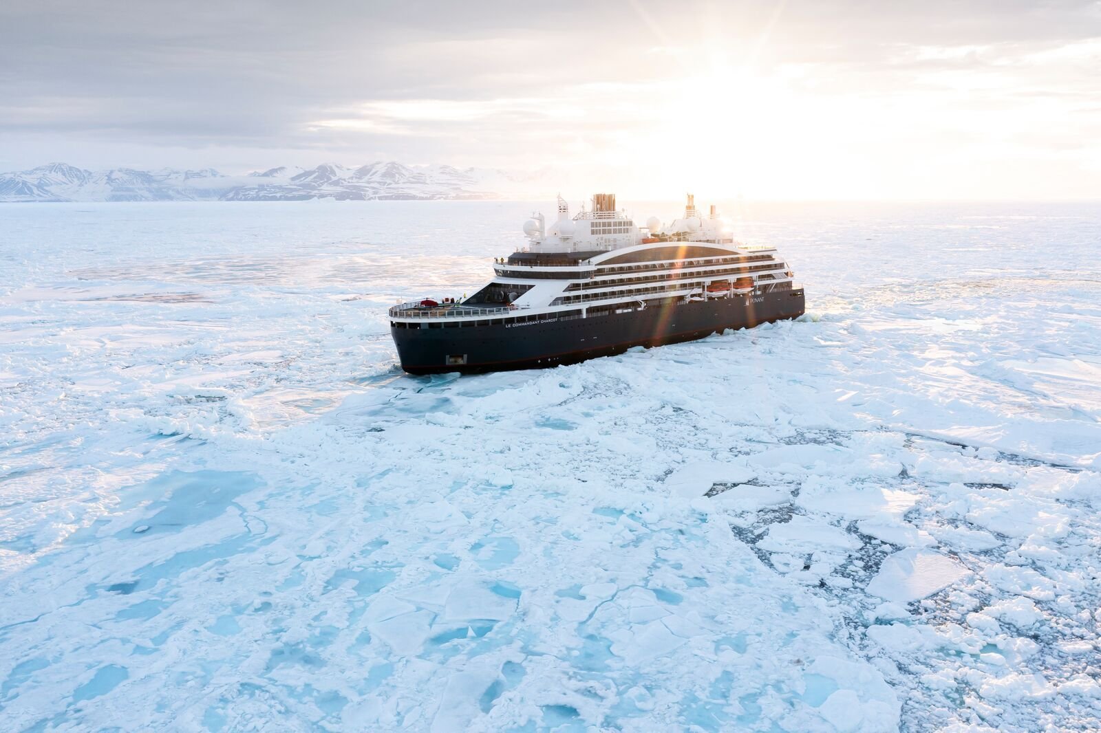 Low Resolution-0436-O220522_greenland_POLAR_RAID©PONANT-julien-fabro