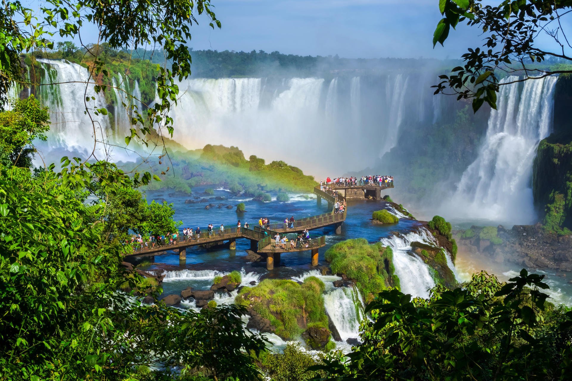 Oersikts bilde over Iguazu fossefallene fra den brasilianske siden. Oersikts bilde over Iguazu fossefallene fra den brasilianske siden.