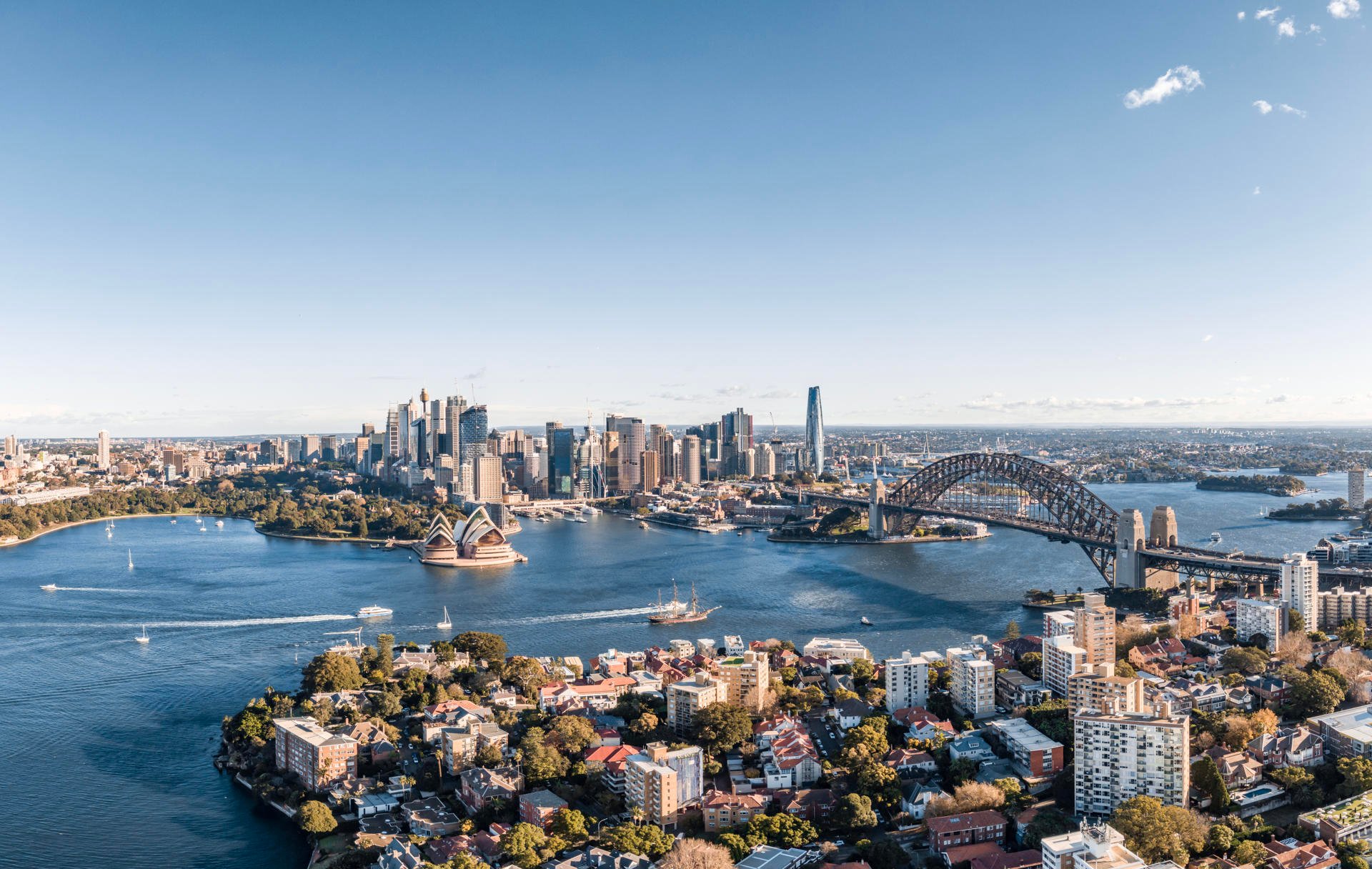 Sydney Harbour Bridge og Opera House, sett fra luften