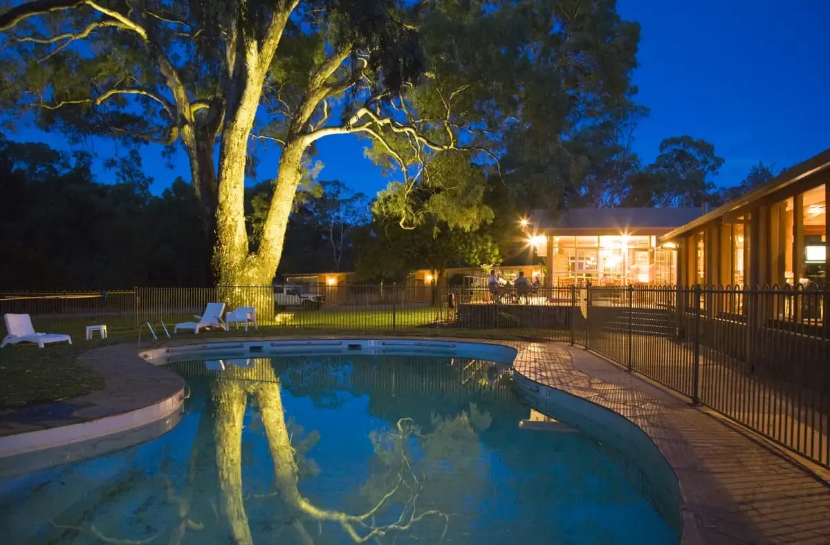 Discovery-Wilpena-Pound_Flinders-Ranges_13_Pool-At-Dusk