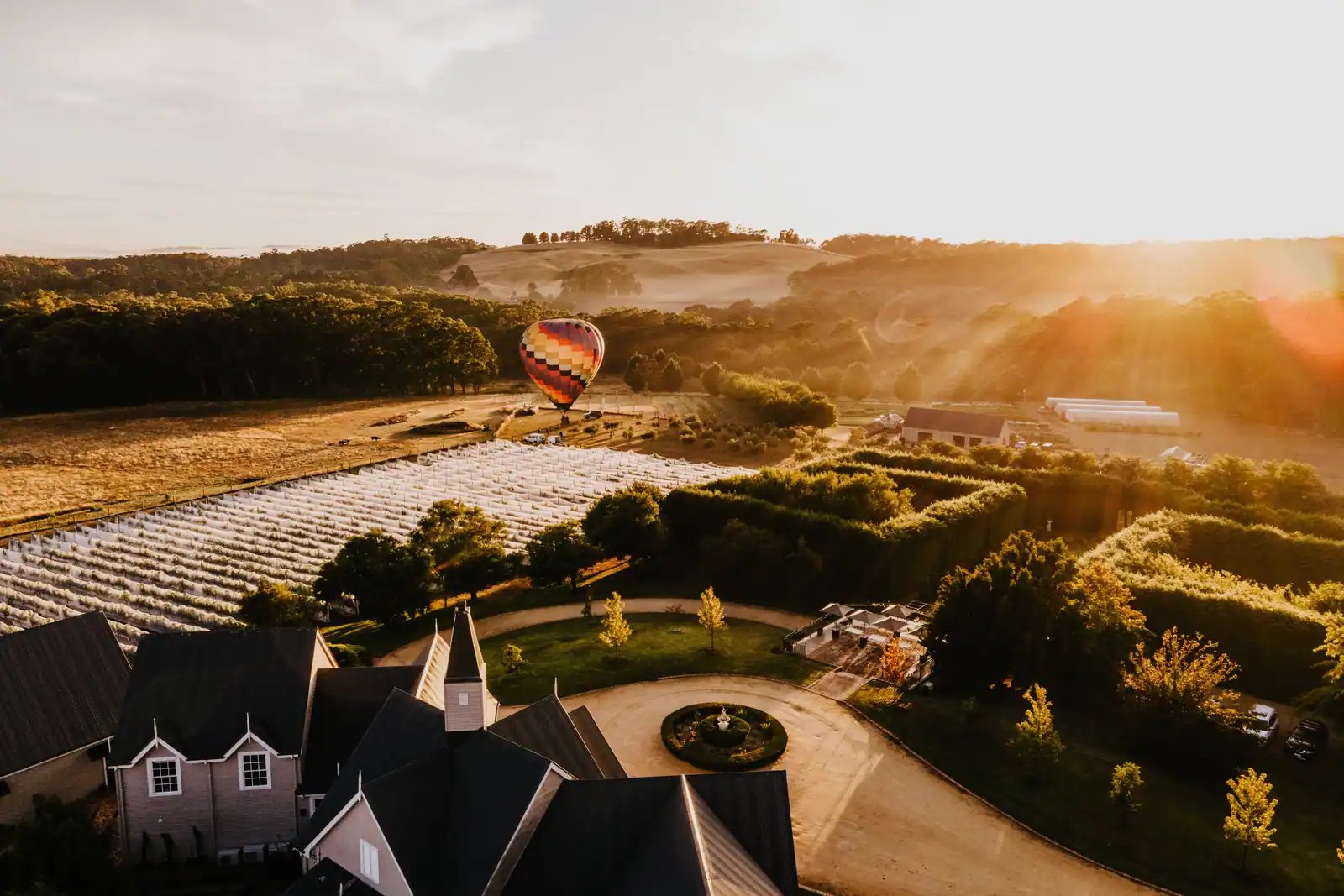 Lake-House_Daylesford_Dairy-Flat-Farm-Ballooning