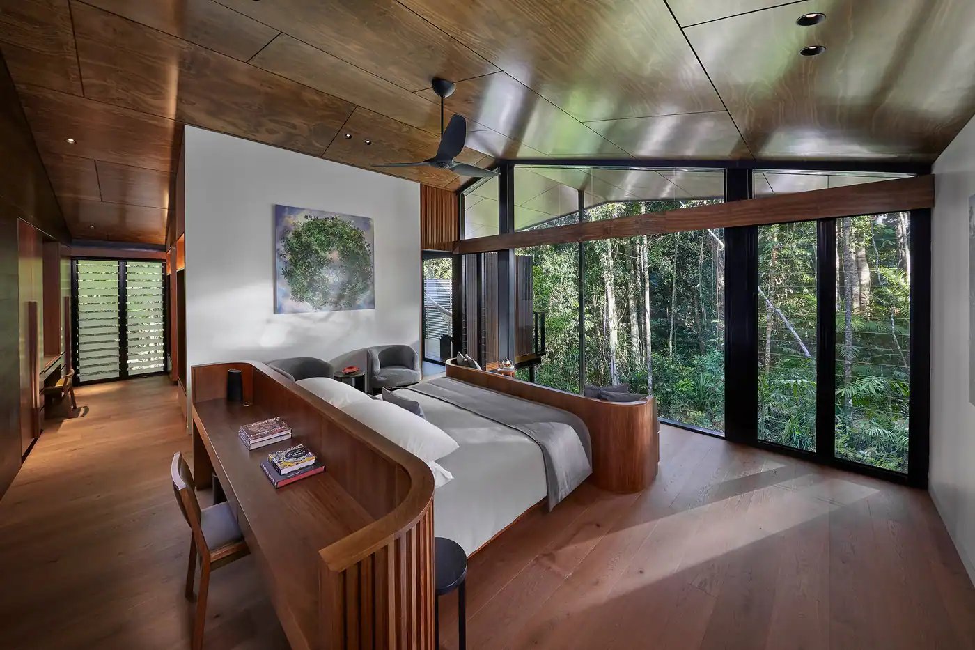 Soverom i Daintree Pavilion med utsikt mot regnskogen.