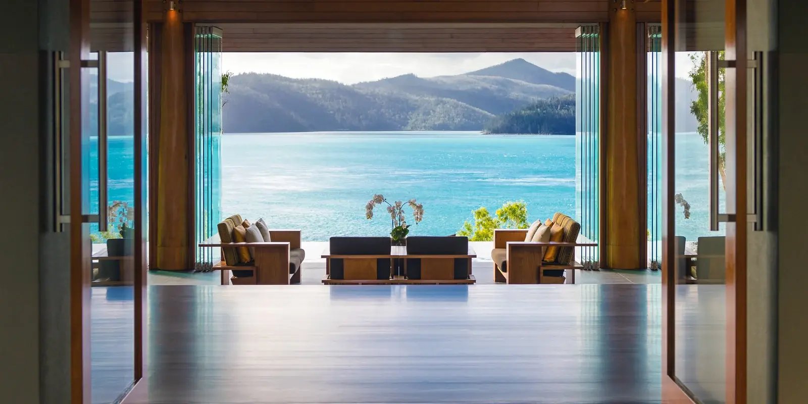 qualia_Great-Barrier-Reef_Long-Pavilion-Entrance_hero
